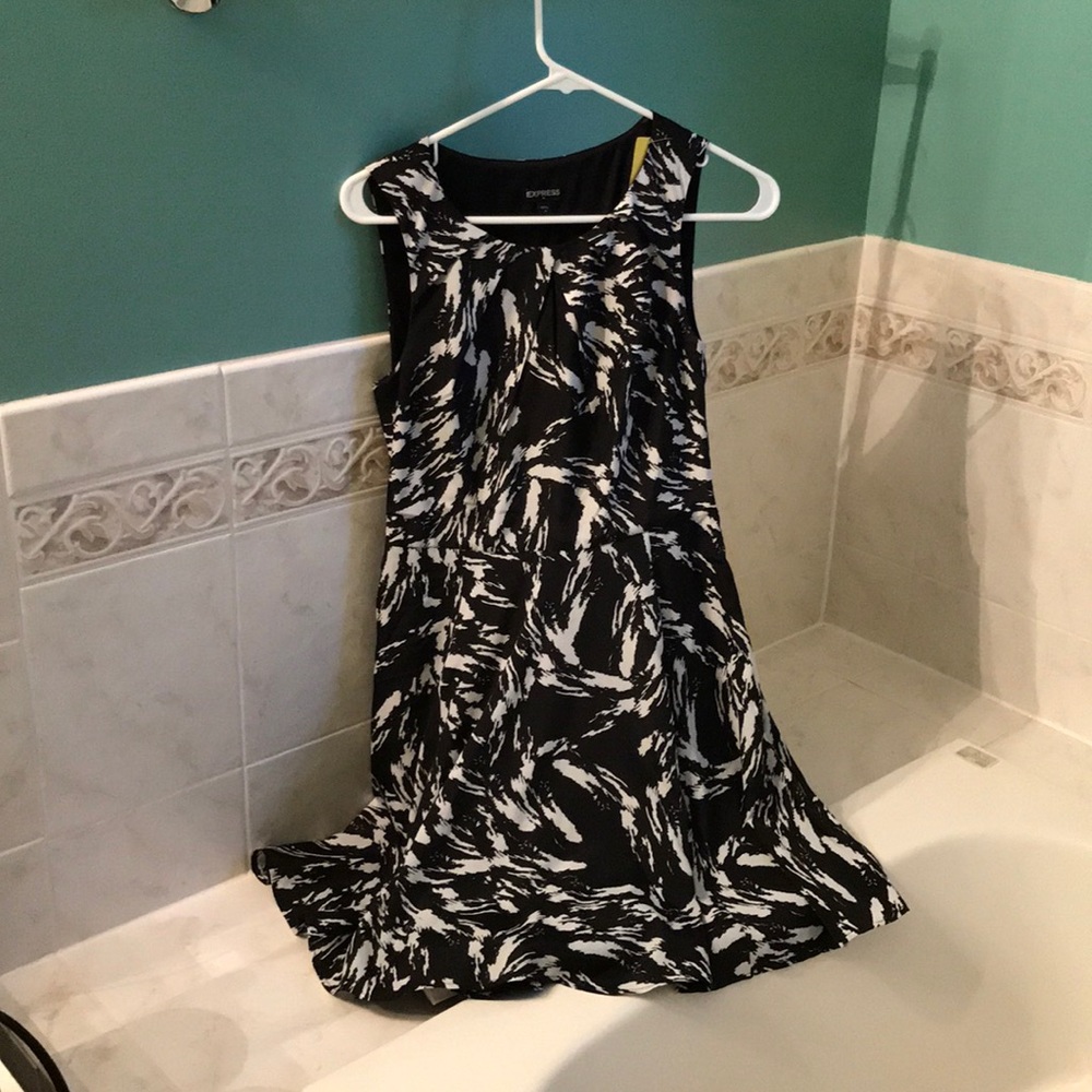 Express black patterned dress